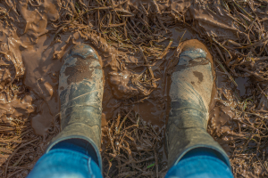 gummistiefel im matsch